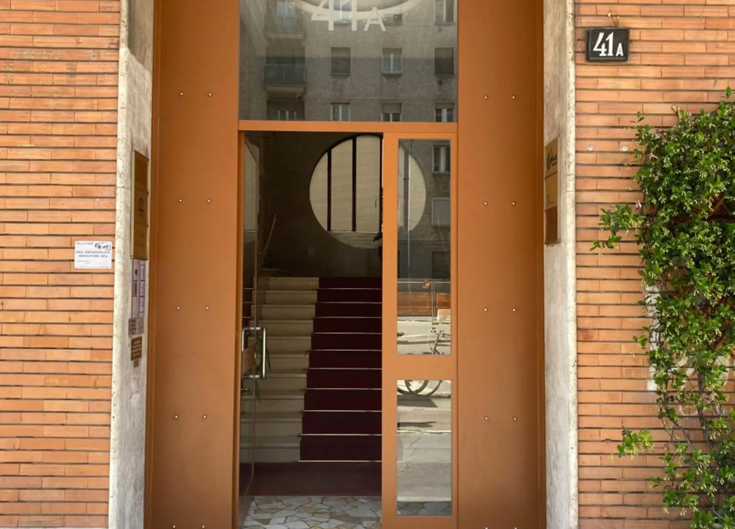 Tina41 Near Central Station,Isola,Corso Como,Piazza Gae Aulenti의 연락처